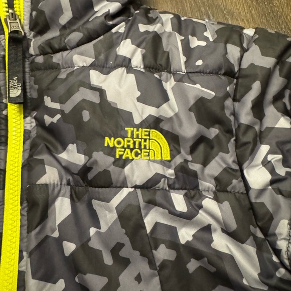 The North Face Jacket Boys Puffer Full Zip Reversible Camo size Large 14/16 - Picture 3 of 8